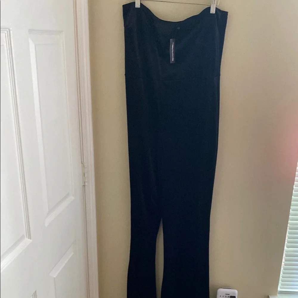 NWT PrettyLittleThing Black Velvet Jumpsuit sz 16 - Picture 3 of 9